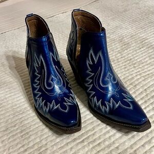 NWOT-ARIAT Women’s Blue Western Ankle Boots Sz. 9B